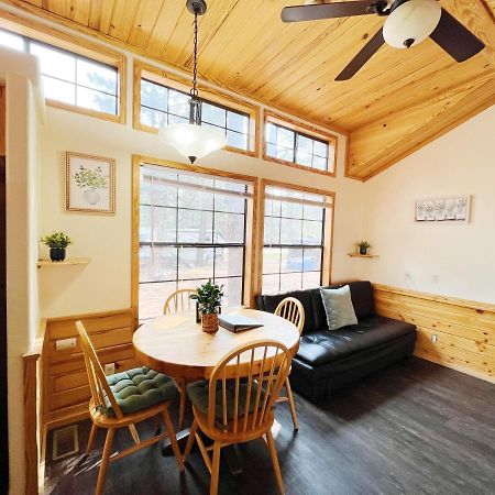 Sally'S Cabin Is A Quaint Two Bedroom Tiny Home Woodland Park Eksteriør bilde