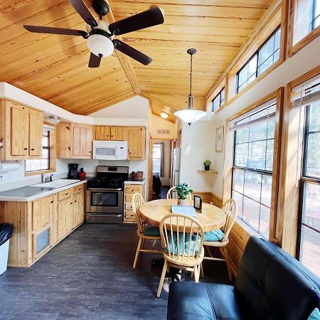Sally'S Cabin Is A Quaint Two Bedroom Tiny Home Woodland Park Eksteriør bilde