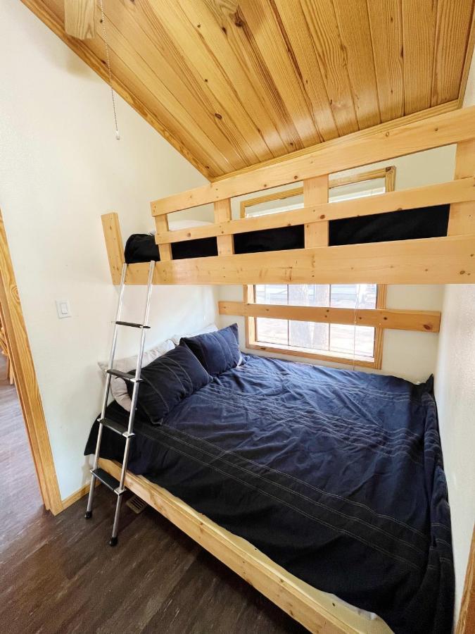 Sally'S Cabin Is A Quaint Two Bedroom Tiny Home Woodland Park Eksteriør bilde