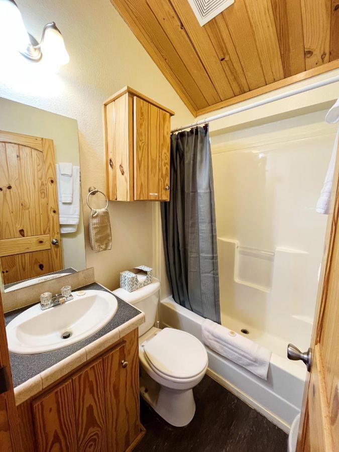 Sally'S Cabin Is A Quaint Two Bedroom Tiny Home Woodland Park Eksteriør bilde
