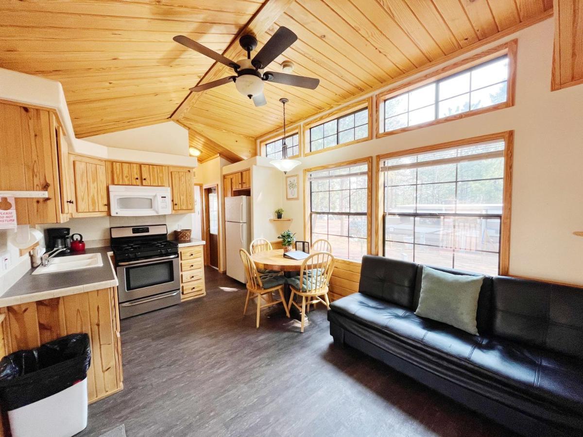 Sally'S Cabin Is A Quaint Two Bedroom Tiny Home Woodland Park Eksteriør bilde