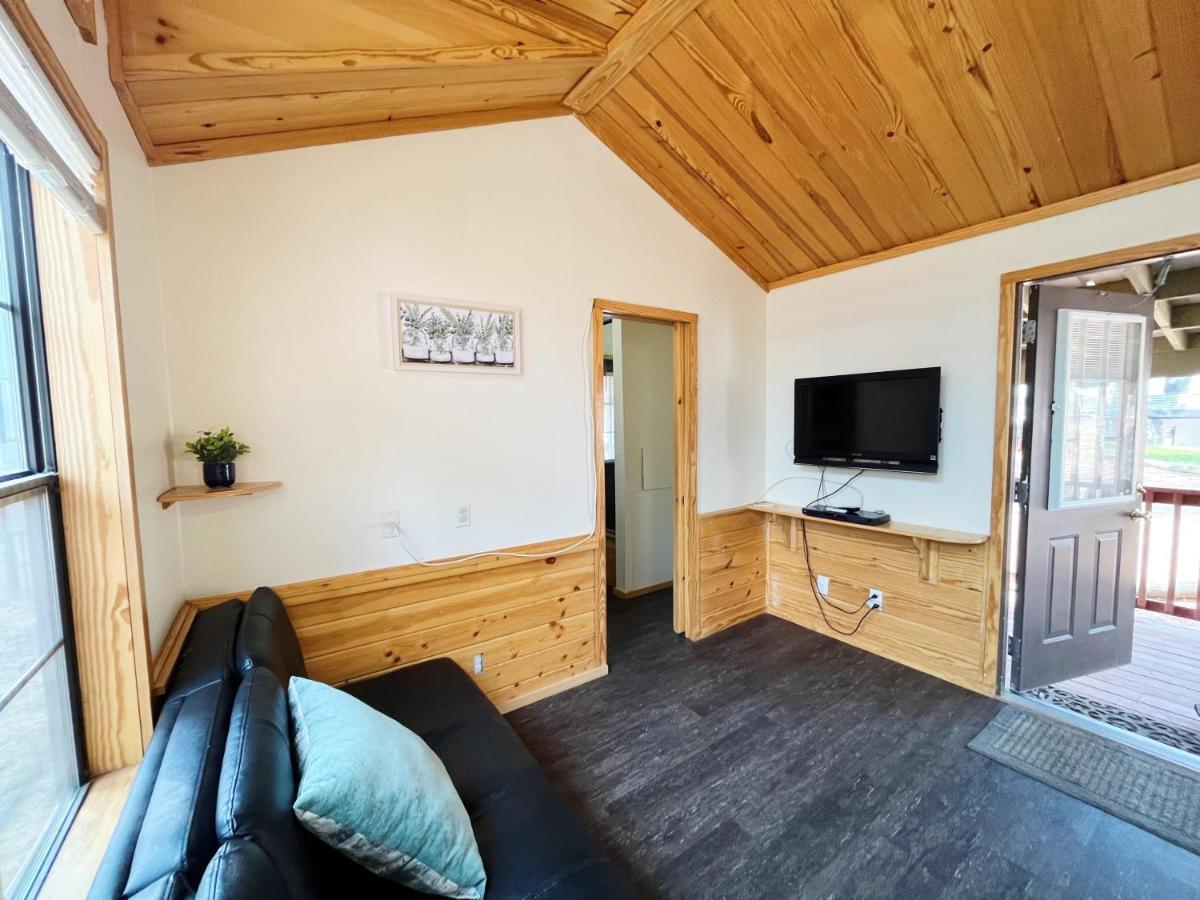 Sally'S Cabin Is A Quaint Two Bedroom Tiny Home Woodland Park Eksteriør bilde