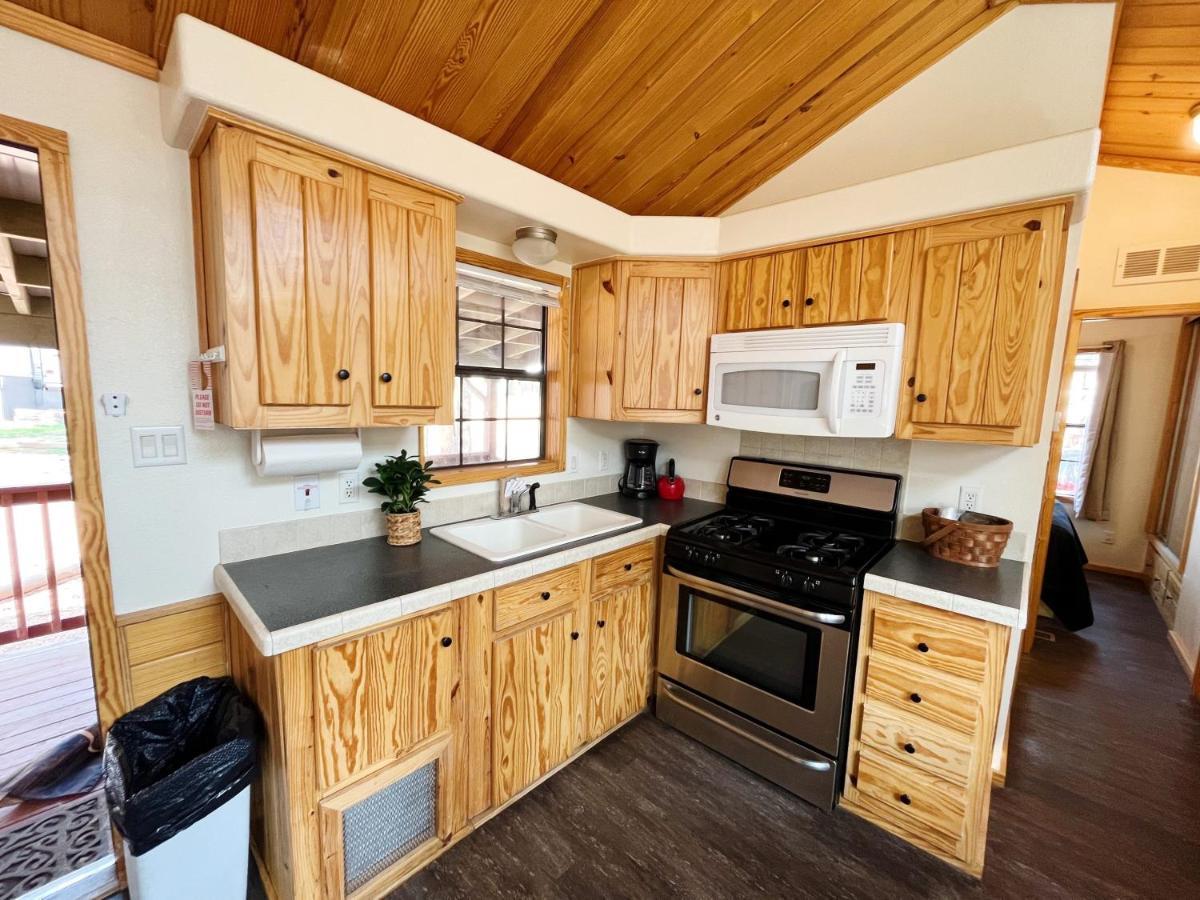 Sally'S Cabin Is A Quaint Two Bedroom Tiny Home Woodland Park Eksteriør bilde